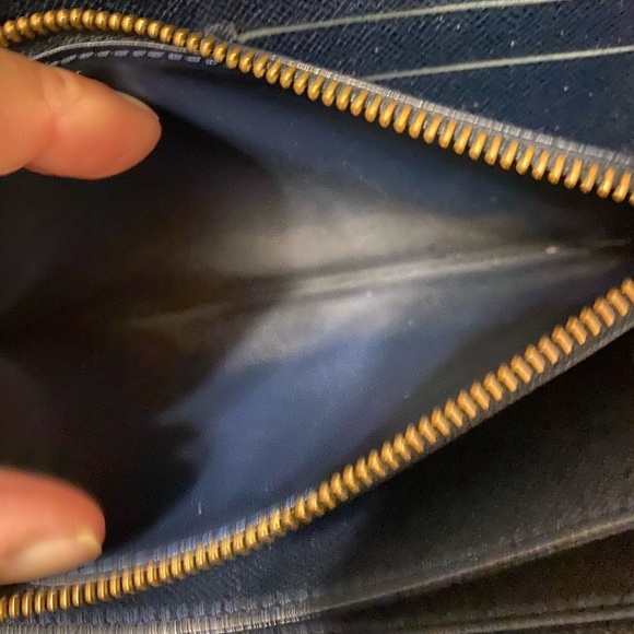 Louis Vuitton Monogram Zip-Around Wallet - Picture 10 of 13